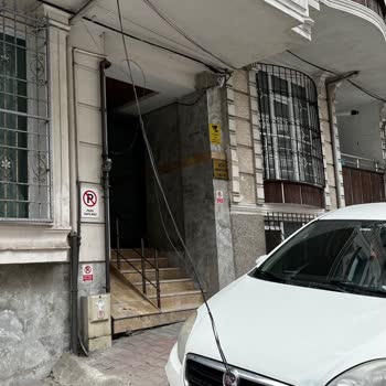 Sokağa Bırakılan Fiber Kablolar Nedeniyle İnternet Kesintisi Ve Güvenlik Endişesi