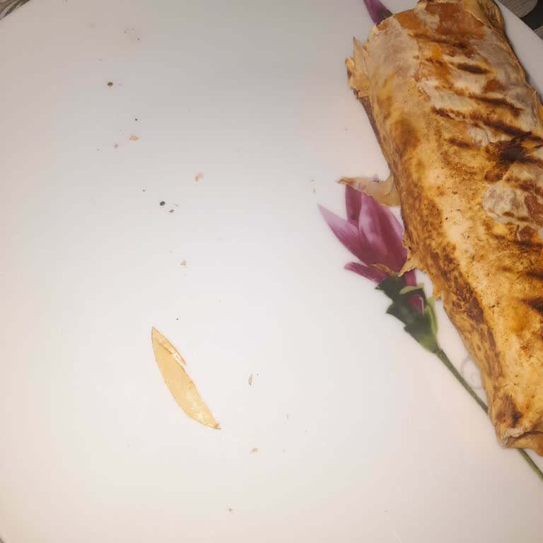 Akhisar Aras Döner’den Çocuk Sağlığını Tehdit Eden Plastik Parça İçeren Döner Dürüm