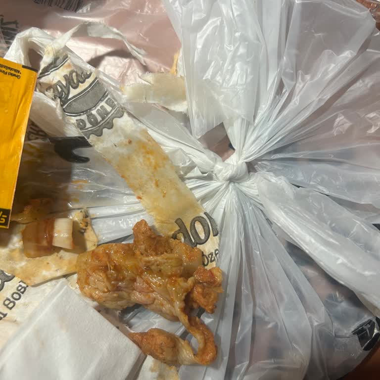 Dürüme Karışan Deri Parçası Hijyen Ve Gıda Güvenliği Endişesi