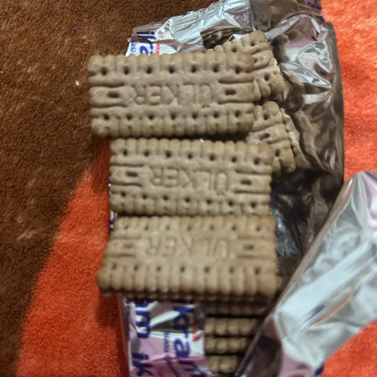Ülker İkram Kakaolu Bisküvilerin Renk Bozulması Tüketilemez
