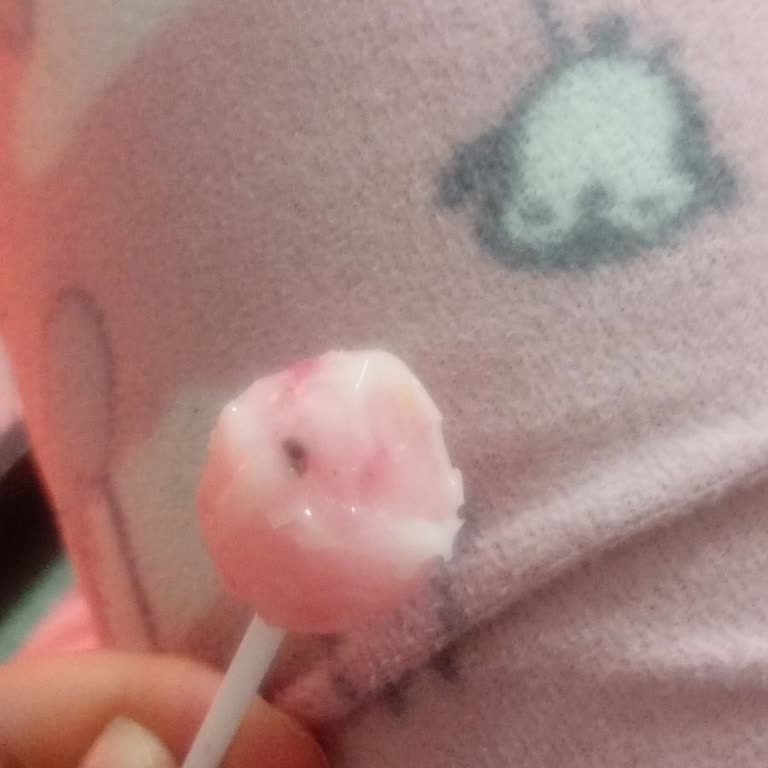 Kırık Ve Yabancı Maddeler Barındıran Ülker Yuppo Lolipop Şikayeti