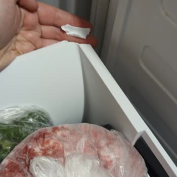 Arçelik Buzdolabımda İç Ve Dış Gövde Hasarları Ve Garanti Kapsamında Ücretsiz Onarım Talebi