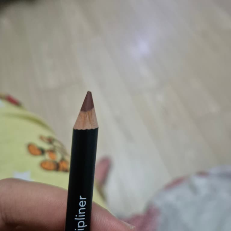 Flormar Mağazasında Açılmış Dudak Kalemi Hediye Olarak Verildi