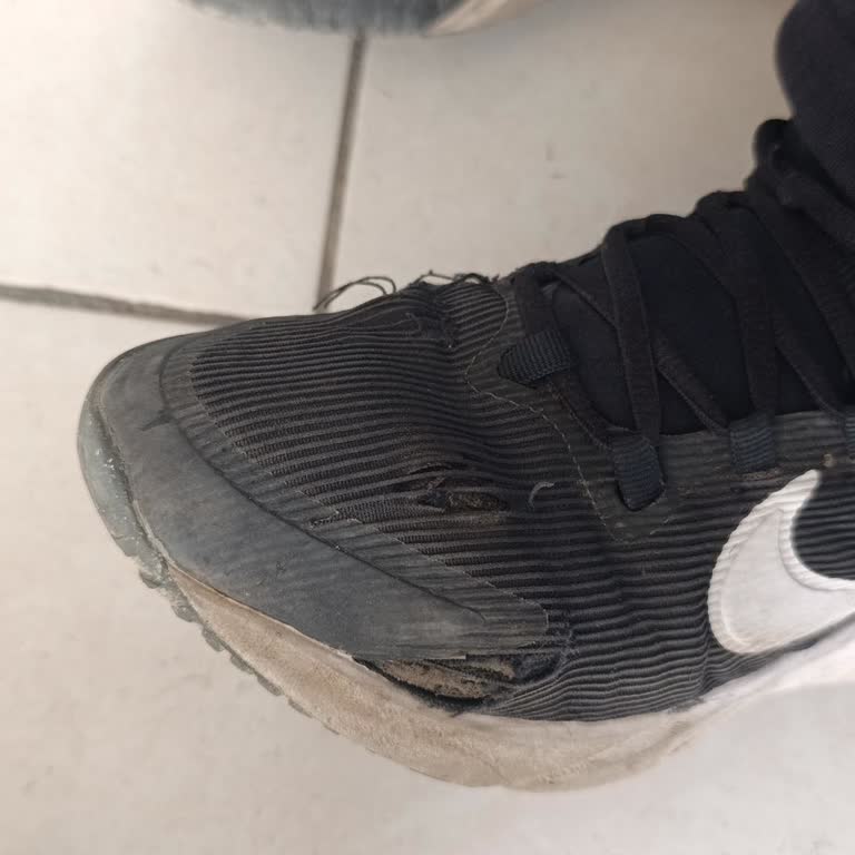 FLO’da Aldığım Nike Ayakkabının Ön Filesi Kısa Sürede Yırtıldı, Garanti Reddi