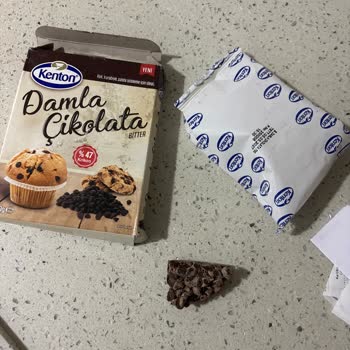 Kenton Damla Çikolata Paketi İçinde Erimiş Topaklar Bulunması