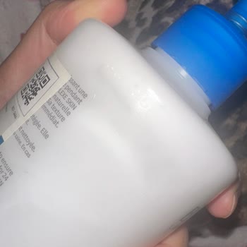 Kusurlu Atoderm Crème Ultra Ve Destek Ekibinin Sessiz Tutumu