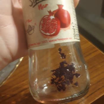 Dimes Sıkma Nar Suyu’nda Şişe Diplerinden Çıkan Siyah Parçacıklar Ve Sağlık Endişesi