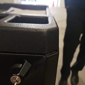 Kargo Kapısına Bırakılan Hasarlı Retta 6 Çekmeceli Takım Arabası İçin Değişim Talebi