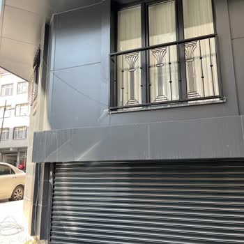 Estetik Kirliliği Yaratan Aktif Olmayan TurkNet Kabloları