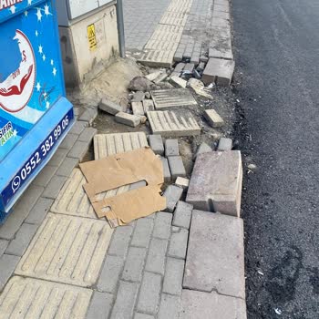 Superonline Kazısı Sonrası Kaldırım Onarımı Yapılmadı, Engelliler Ve Bebek Arabası Mağdur