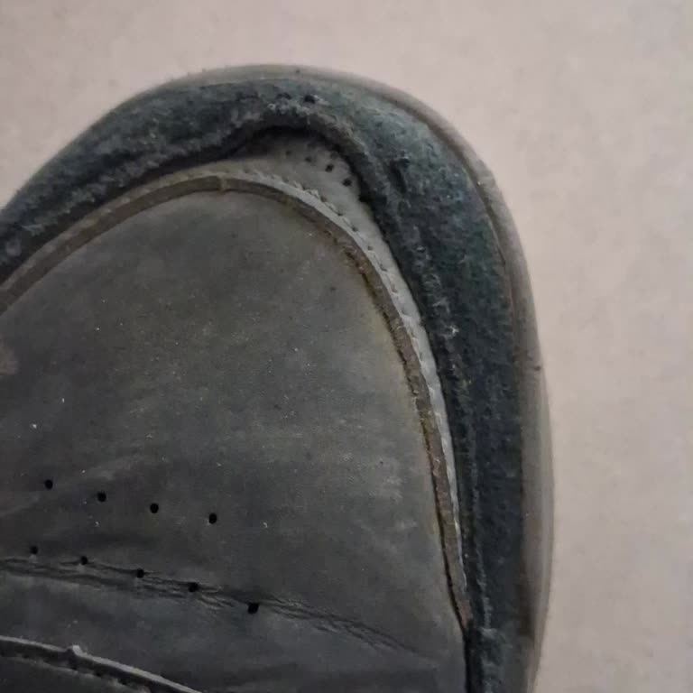 Reebok Ayakkabısının Bağcıkları Kısa Sürede Ayrıldı, Değişim Talebi