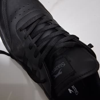 Sıkı Ayakkabı Parmakları Sıkıp Ağrıya Sebep Oldu, Büyüğüyle Değişim İstiyorum