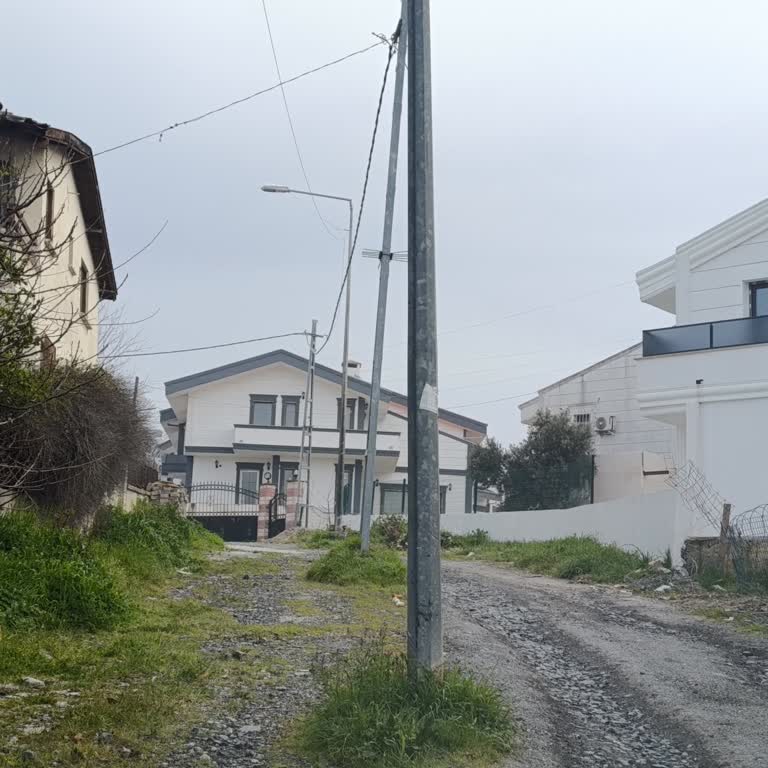 Beylikdüzü Dereağzı Sokakta Beş Yıllık Çamur Ve Toz Sorunu Çözülmüyor