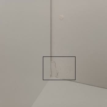 Adore Mobilya Kurulumunda Vidanın Yanlış Yerleştirilip Boyanması