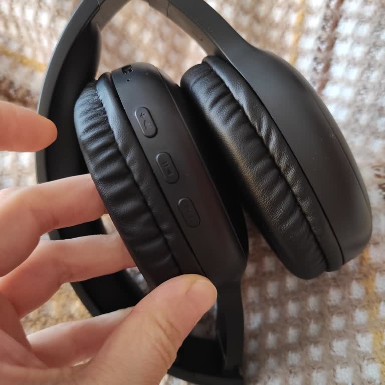 Şarj Almayan Bluetooth Kulaklık Ve Kaba Müşteri Hizmetleri Nedeniyle Para İadesi Talebi