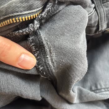 Mavi Jean Pantolonlarında Sürekli Ağ Bölgesi Yırtıkları Güven Sarsıyor