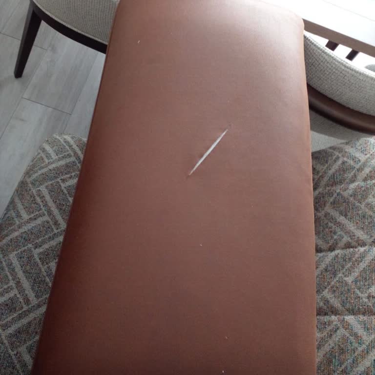 Kelebek Mobilya’dan Eksik Ve Yırtık Koltuk Teslimatı