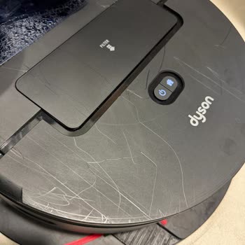 Dyson Robot Süpürge Engelleri Algılamadan Derin Çizik Bıraktı