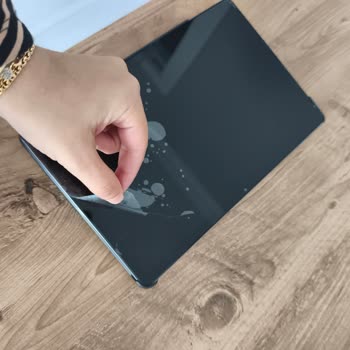 Kırılmaz Cam Sözüyle 1.000 TL'lik Plastik Koruyucu Üç Gün İçinde Yırtıldı