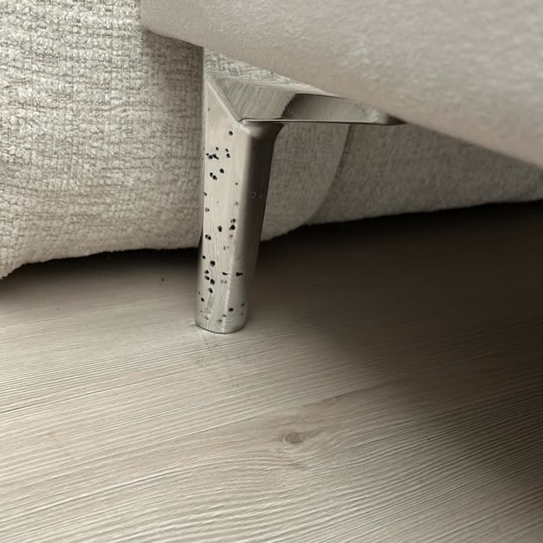 İstikbal Baza Ayaklarındaki Siyah İzler İçin Müşteri Hatası İddiasına Karşı Ücretsiz Değişim Talebi