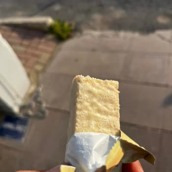 Otomatik Satış Makinesinden Aldığım Bozuk Ülker Gofret İçin Hayal Kırıklığı Ve Özür Talebi