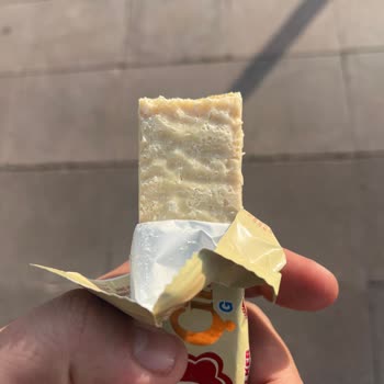 Otomatik Satış Makinesinden Aldığım Bozuk Ülker Gofret İçin Hayal Kırıklığı Ve Özür Talebi