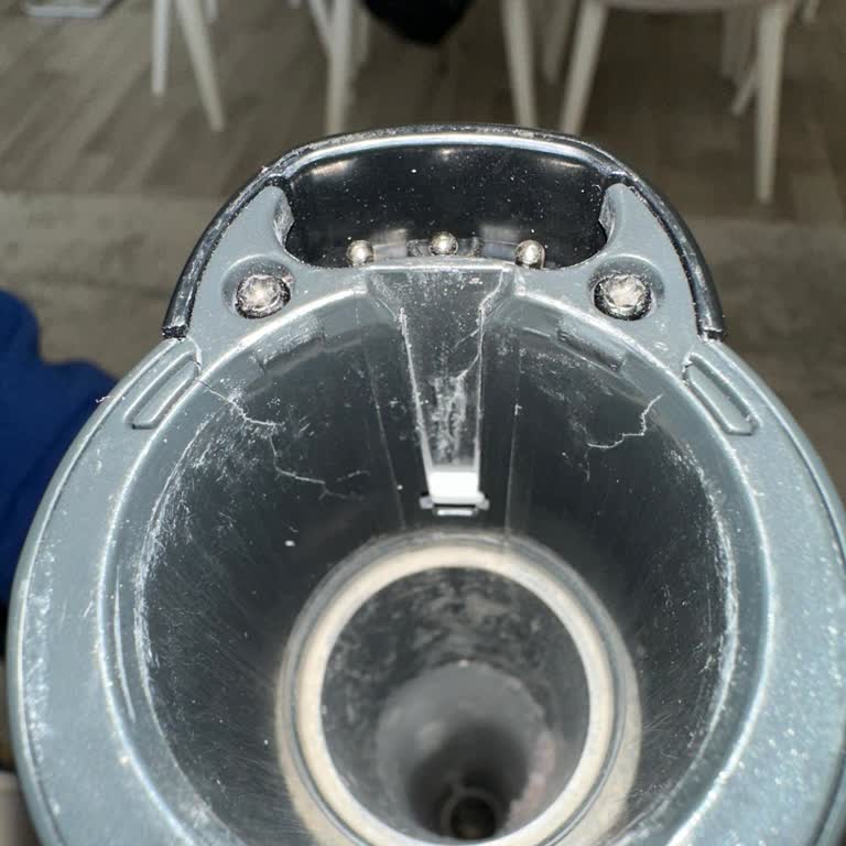 Philips 8000 Süpürge Boru Parçasındaki Çatlak İçin Ücretsiz Değişim Talebi