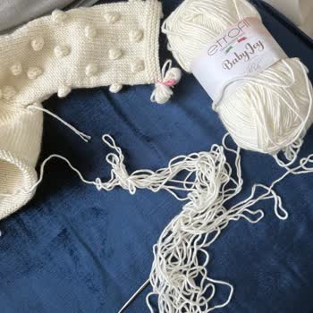 Etrofil İpliğinde Hatalı Sarım, Düğümler Ve Kalınlık Farkı Nedeniyle Örgü İmkansız