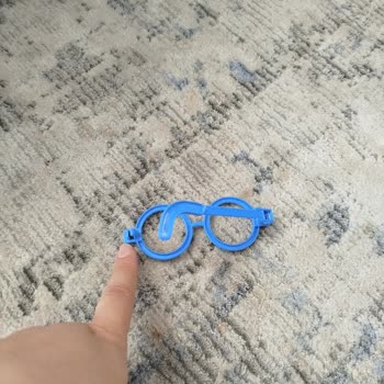 Tuzla A101 Doktor Çantasında Gözlük Kulpları Eksik