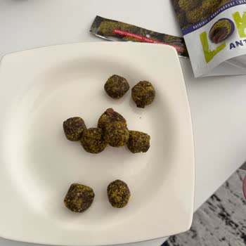 Züber Antep Fıstıklı Meyve Topları Kuru, Yapışık Ve İçeriği Eksik