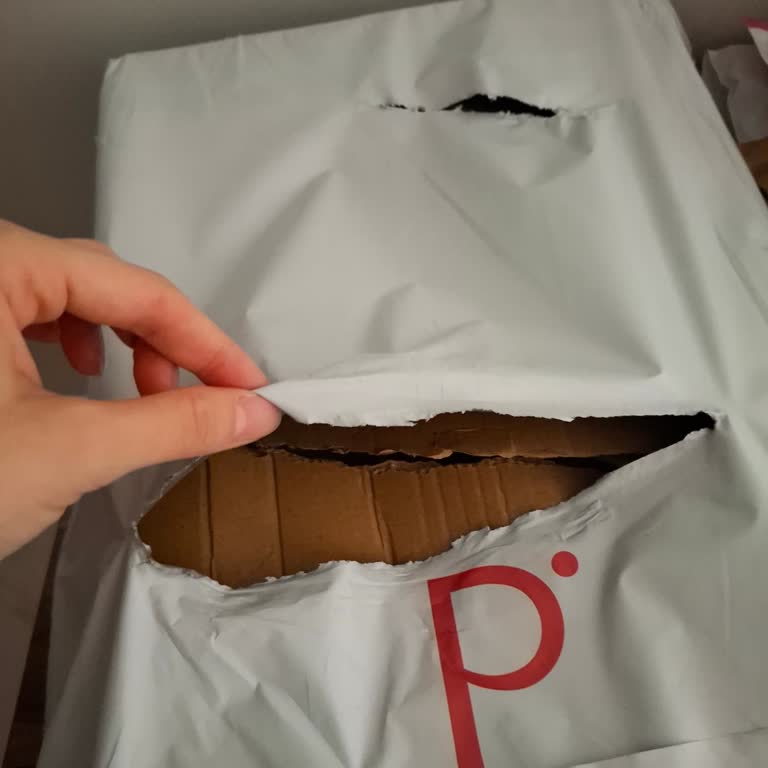 Trendyol Express Kargo Personeli Paketi Açtı Ve Güvenliğimi İhlal Etti