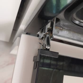 Vestel Fırın Kapısının Kapanmaması Ve Buzdolabı Kapısındaki Paslanma Servis Yetersizliğiyle Büyüyor