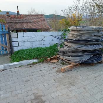 Bahçe Duvarım Çöktü, Aydınlatma Direği Değişiminde Özensiz Davranış