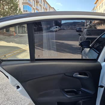 Yetkili Serviste Cam Filmi Değişiminde Özensiz Ve Hatalı Uygulama