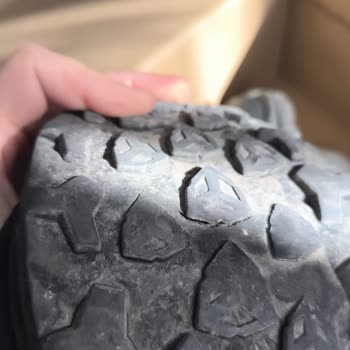 Garanti Kapsamındaki Ayakkabı Kısa Sürede Yırtıldı Ve Su Geçirdi, Üretim Hatası Olarak Reddedildi