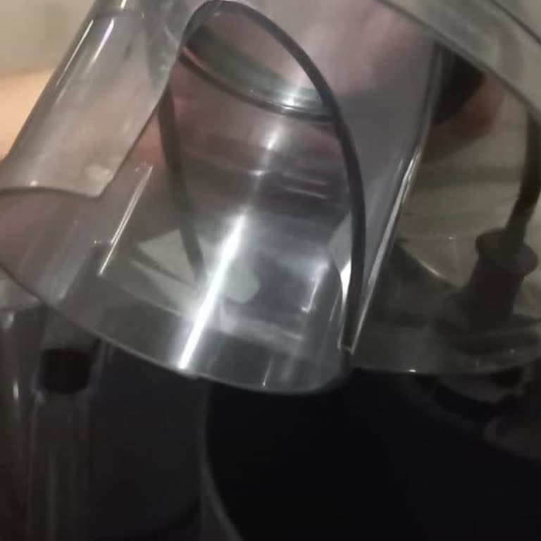 HR1861 Model Katı Meyve Sıkma Cihazı Kapağı Kırıldı Yedek Parça Talebi