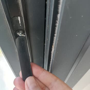 Ekva İnşaat Aydın'da Düşük İşçilik, Rutubet ve Ruhsat Eksikliğiyle Mağduriyet