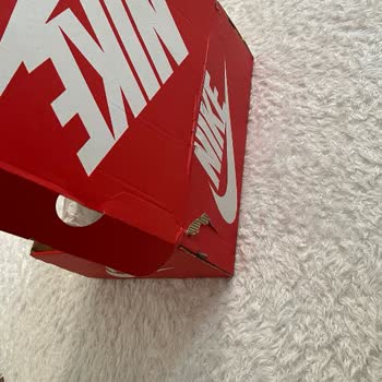 Barçın'dan Aldığım Nike Shox Ayakkabıda Kutu Hasarı Ve İşçilik Sorunu Nedeniyle Ücret İadesi Talebi