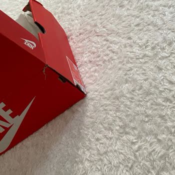 Barçın'dan Aldığım Nike Shox Ayakkabıda Kutu Hasarı Ve İşçilik Sorunu Nedeniyle Ücret İadesi Talebi