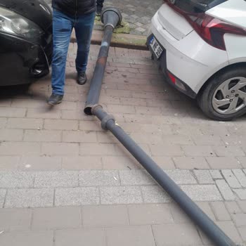Park Halinde Aracım Üzerine Düşen Aydınlatma Direği Nedeniyle Hasar Ve Bedaş’tan Geri Dönüş Talebi