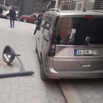 Park Halinde Aracım Üzerine Düşen Aydınlatma Direği Nedeniyle Hasar Ve Bedaş’tan Geri Dönüş Talebi