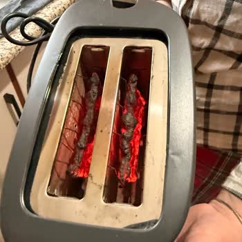 Philips Tost Makinesinin Ani Alev Alması Ve Ev Yangını Tehlikesi