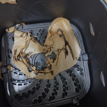 Yanmaz Olduğu Söylenen Airfryer Kağıdı Yanıp Koku Yaydı