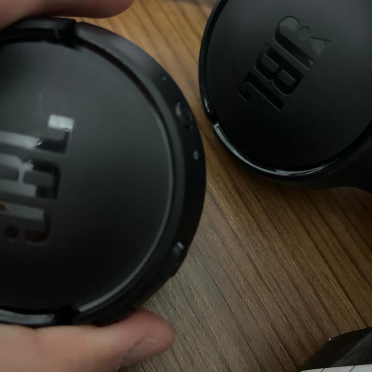 Açma Tuşunun İçeri Göçmesi Nedeniyle JBL 520BT Kulaklıkta Garanti Değişim Talebi