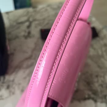 İki Hafta İçinde Çatlayan Çanta Ve Cevapsız Mağaza Desteği