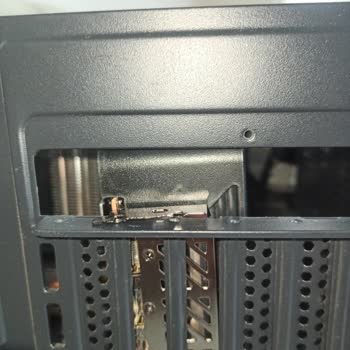 Ağırlık Nedeniyle GPU Sarkması Ve Braket Bükülmesi