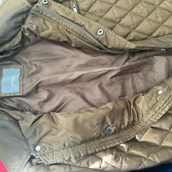 Pierre Cardin Giyim Montunun Yakasındaki Renk Değişimi Ve Garanti Süreci Belirsizliği