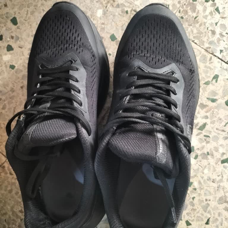 Iğdır FLO Mağazasında Aldığım Spor Ayakkabının Kısa Sürede Açılması Ve Değişim Talebi