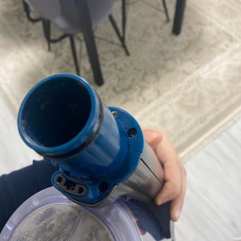 Philips XC8057 Dikey Süpürge Bağlantı Parçası Çatladı Ve Garanti Kapsamında Ücretsiz Değişim Talebi