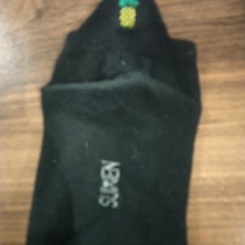 Suwen Çoraplarının Sert Nakışı Ayak Ağrısına Neden Oluyor